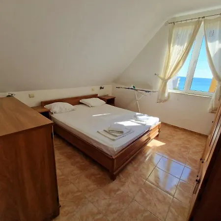 Allia Apartment